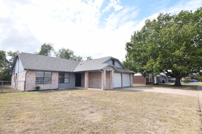 Building Photo - 1404 Clairidge Ave