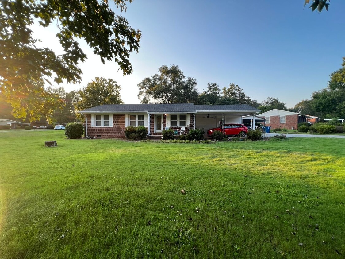 Foto principal - Cute East Athens Home in East Meadow!