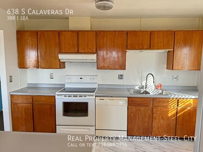 Foto del edificio - 3-bed 2.5 bath Home located in Pueblo West