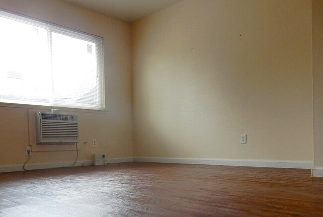 Building Photo - 2237 33rd St