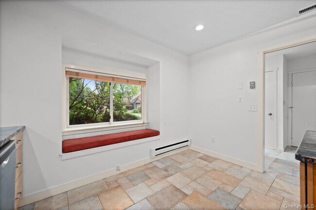Building Photo - 605 A Heritage Hls