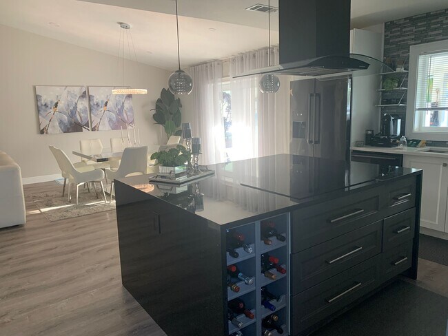 Building Photo - 9215 E Highland Pines Dr