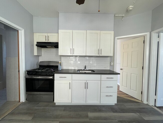 Building Photo - 579 Avenue A