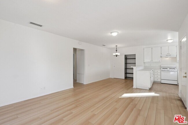 Foto del edificio - 5429 Troost Ave