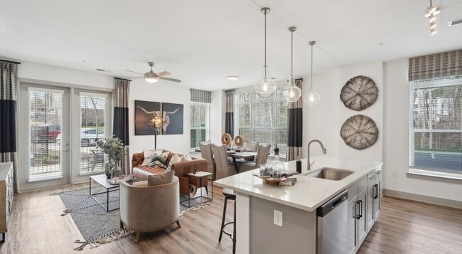 Building Photo - Vintage Raleigh West