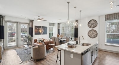 Building Photo - Vintage Raleigh West