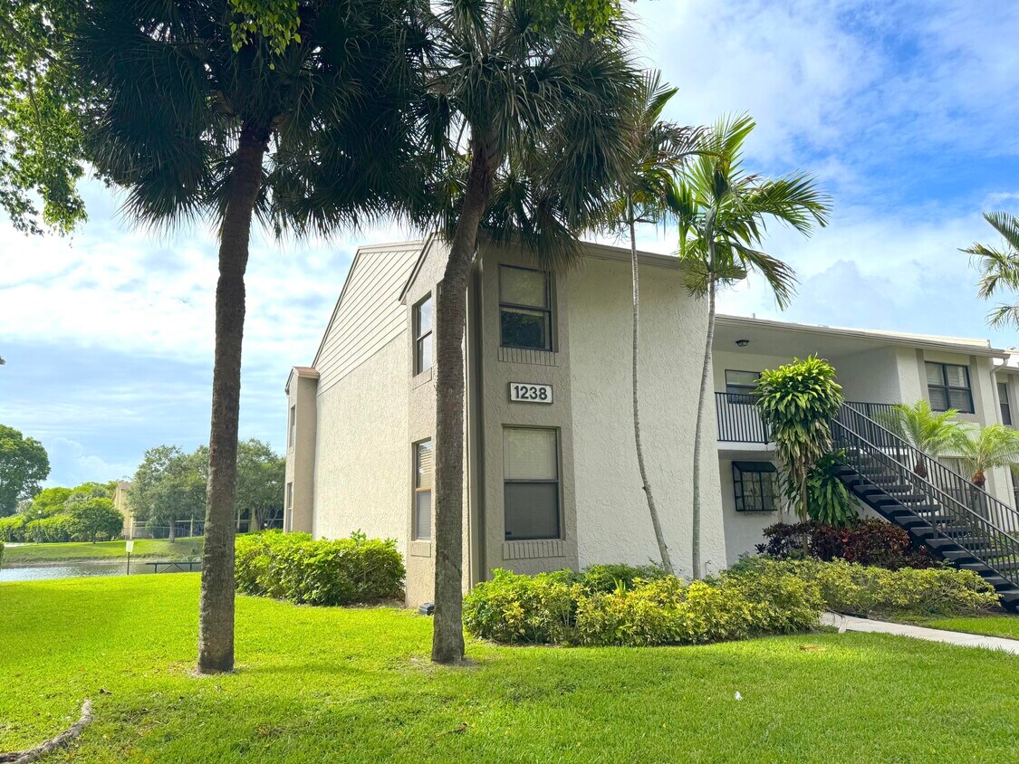 Foto principal - 1238 S Military Trail