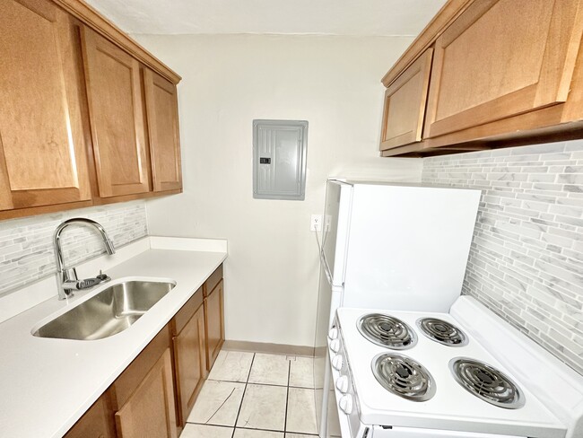 Building Photo - Waldorf Park Apartments