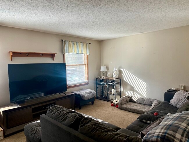 Building Photo - 567 Mendon Rd