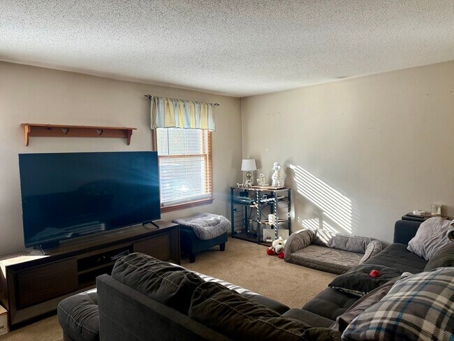 Foto del edificio - 567 Mendon Rd