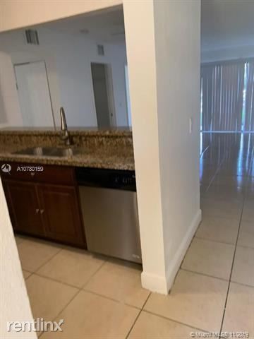 Foto del edificio - 1522 Lake Crystal Dr