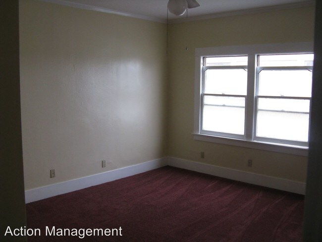 Building Photo - 2233 E 7th St