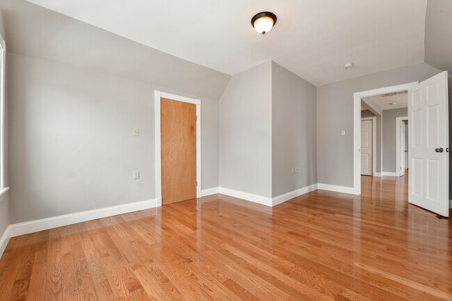 Building Photo - 70 Topliff St