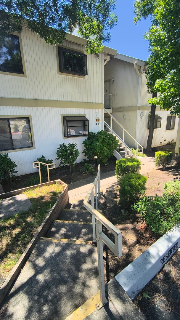 Foto del edificio - 2827 Monument Blvd
