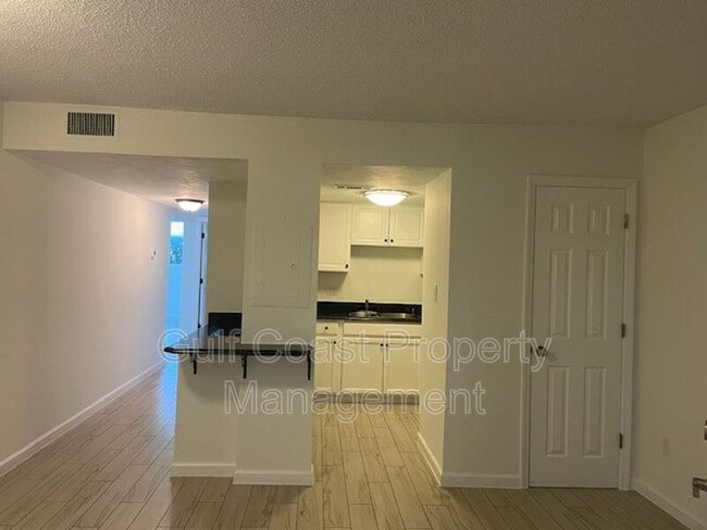 Building Photo - 301 S Gulfstream Ave