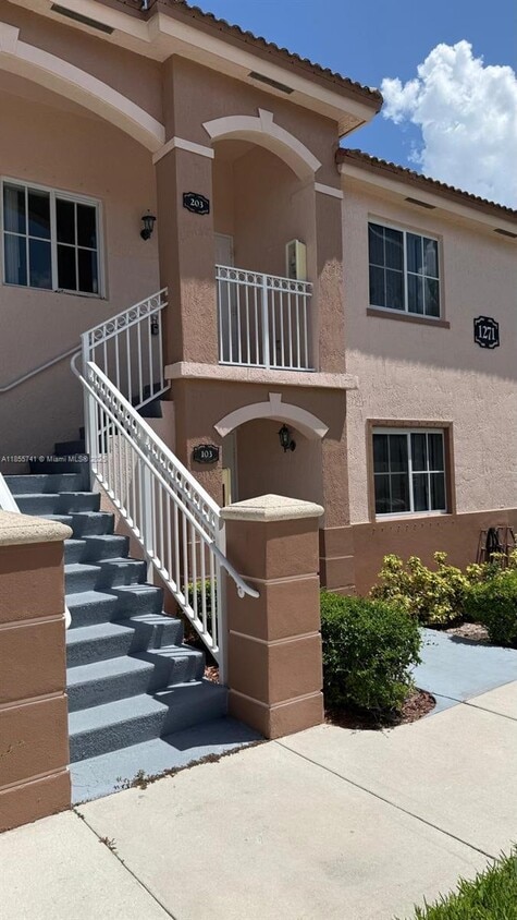 Primary Photo - 1271 SE 27th St