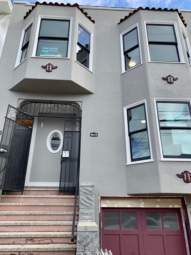 Building Photo - 1171 York St