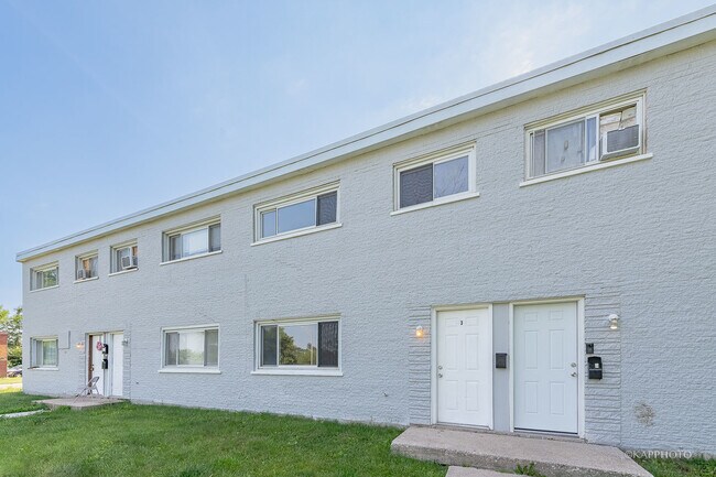 Building Photo - 490 Hickory St
