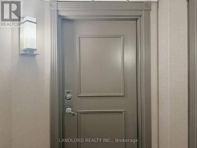 Building Photo - 8 Hillcrest Ave