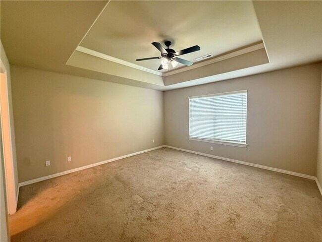 Foto del edificio - Nice 3 bedroom 2 bath 3 car garage home in East Fayetteville