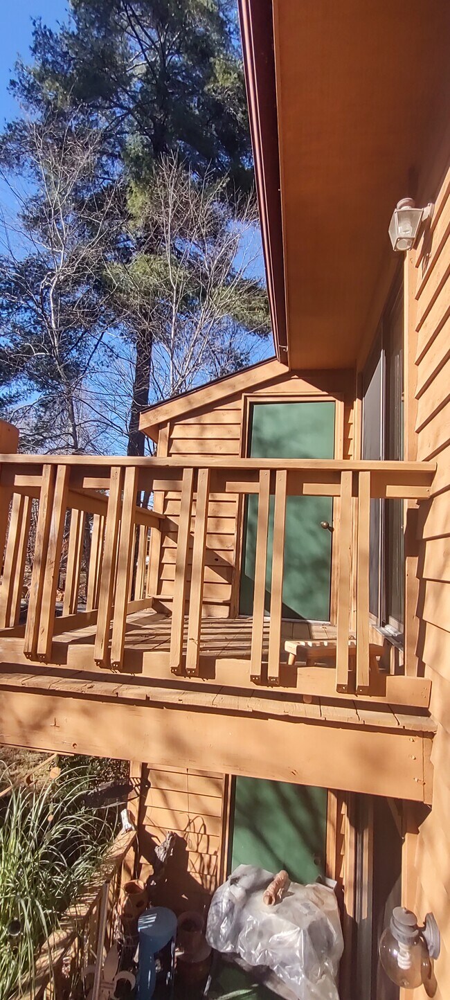 Foto del edificio - 521 Courtwood Ln