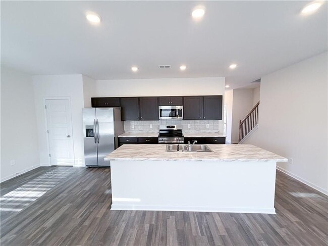 Building Photo - 145 Oak St