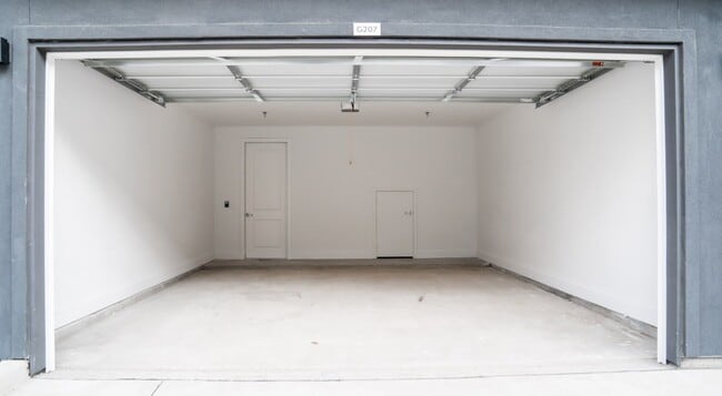 Building Photo - 9584 Eden Rd