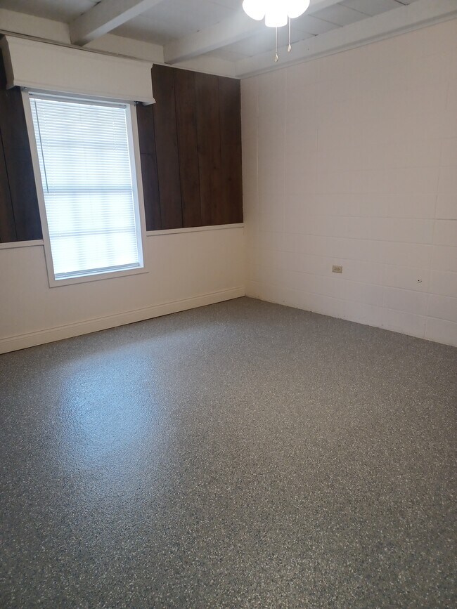 Building Photo - 1719 Oakley Ct