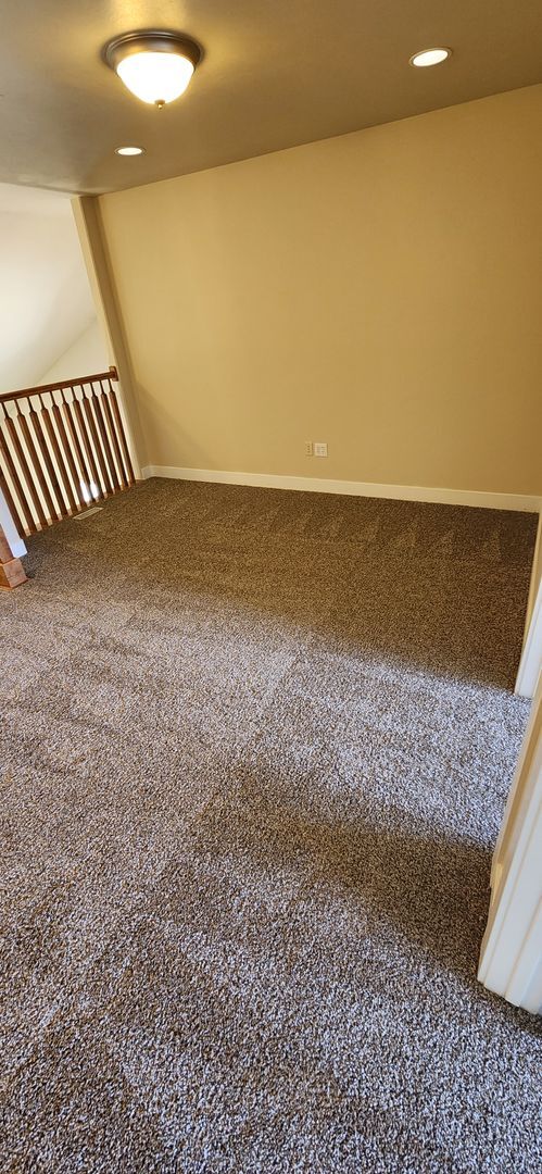 Foto del edificio - Beautiful End-Unit 4 Bedroom Townhome in S...