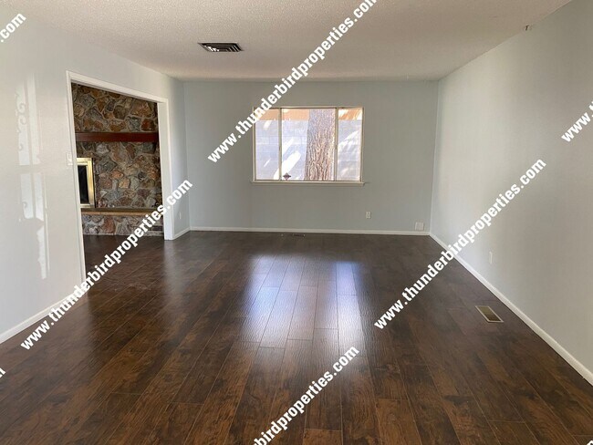 Foto del edificio - 12907 Montgomery Blvd NE