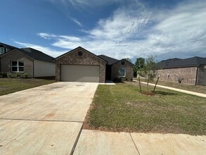Building Photo - 2022 Meadow Ln