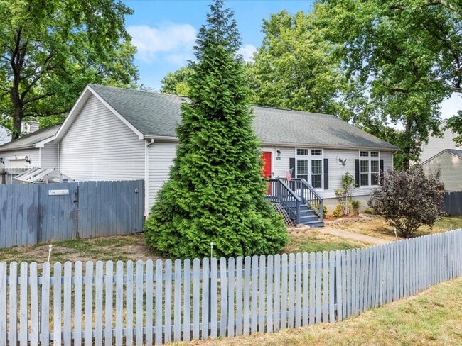 Building Photo - 5010 Blake Dr