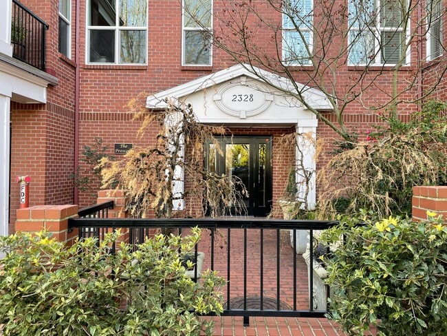 Building Photo - This Wonderful Condo in the Trendy NW Portland Area is Located Just a Block off of 23rd in a Secu...