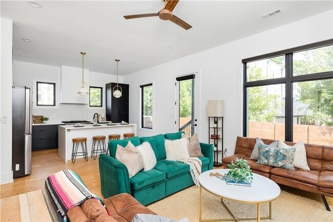 Building Photo - 239 Lowry St NE