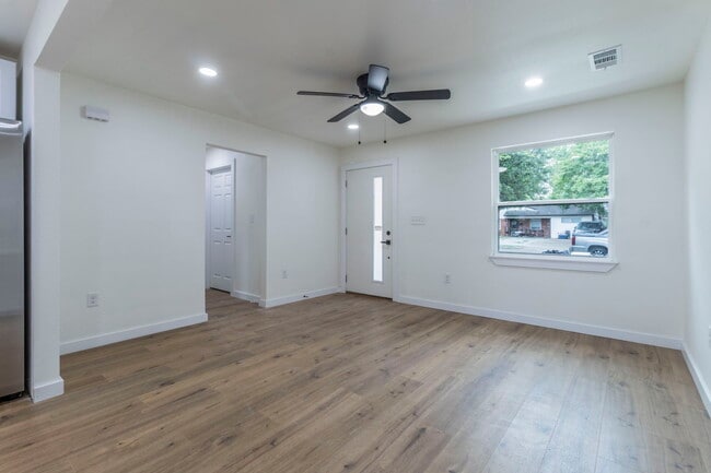 Building Photo - 2307 El Capitan Dr