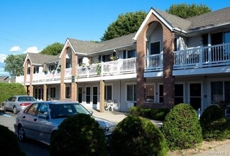 Building Photo - 870 Little East Neck Rd