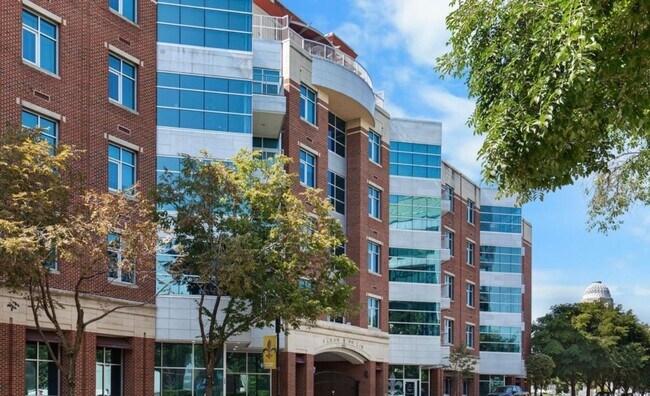 Foto del edificio - 324 E Main St