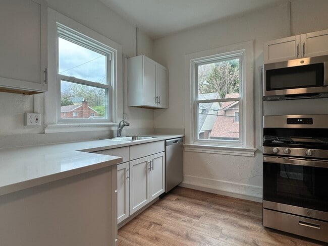 Building Photo - 21 Howard St