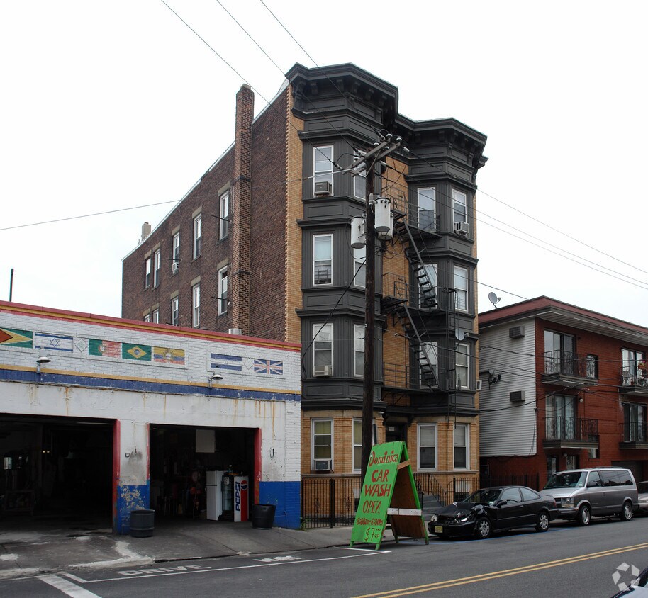 Building Photo - 230 49th St