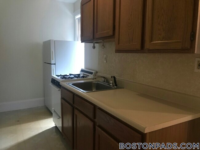 Building Photo - 157 Summer St