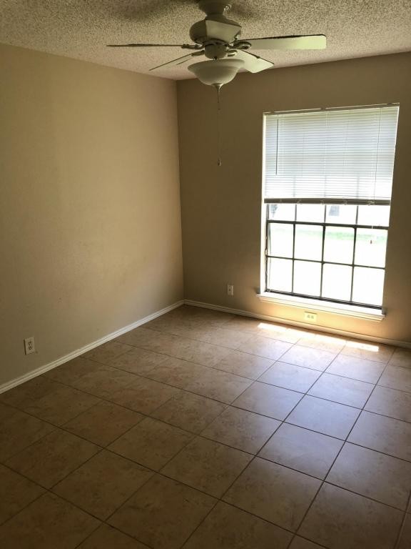 Building Photo - 10611 Starcrest San Antonio, TX 78217