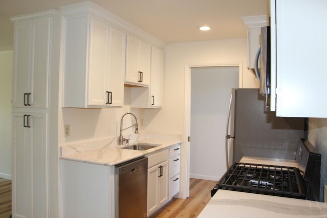 Building Photo - 38500 Paseo Padre Pkwy