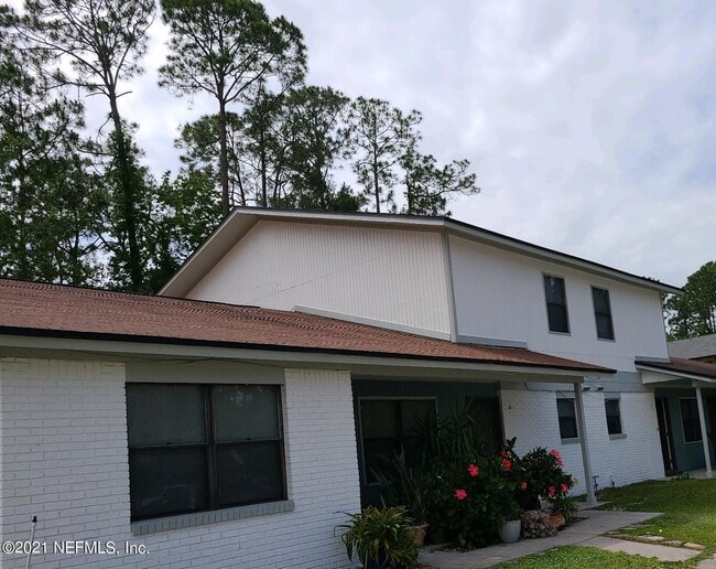 1357 Kingsley Ave Unit 3A, Orange Park, FL 32073 Room for Rent in