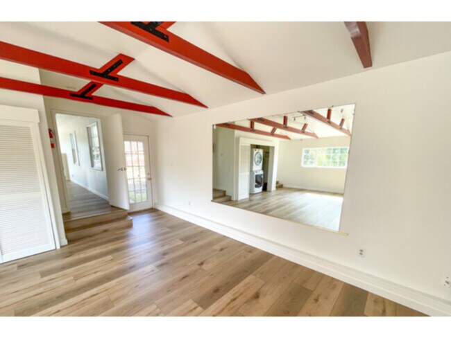 Foto del edificio - GORGEOUS NEW REMODEL! MARINWOOD 3BR Home,2...