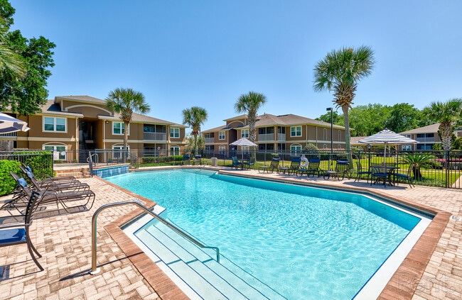 Building Photo - Crestview at Oakleigh Apartments