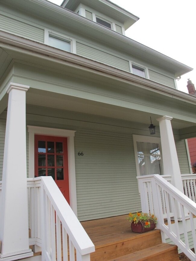 Building Photo - Beautiful and Classic 1907 Foursquare Port...