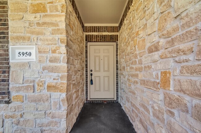 Foto del edificio - 5950 Carpenters Hollow Court