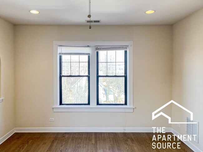 Building Photo - 1819 W Leland Ave