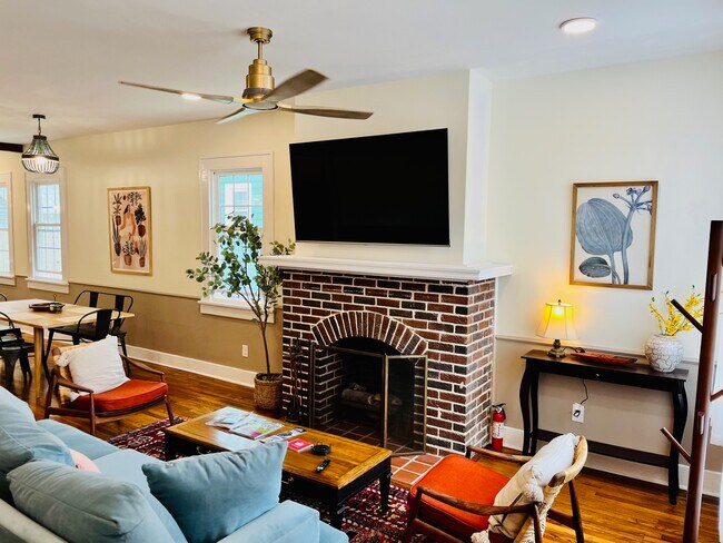 Sala de estar - 1429 Johns Rd