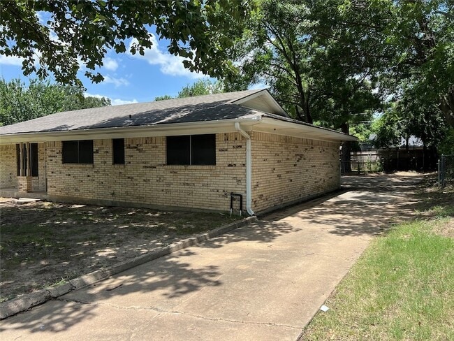 Building Photo - 513 Stewart Ln